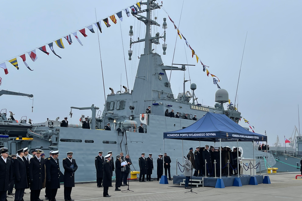 Pierwsze podniesienie bandery na „ORP Albatros”