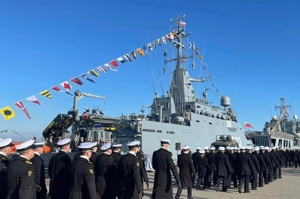 Pierwsze podniesienie bandery na „ORP Mewa”